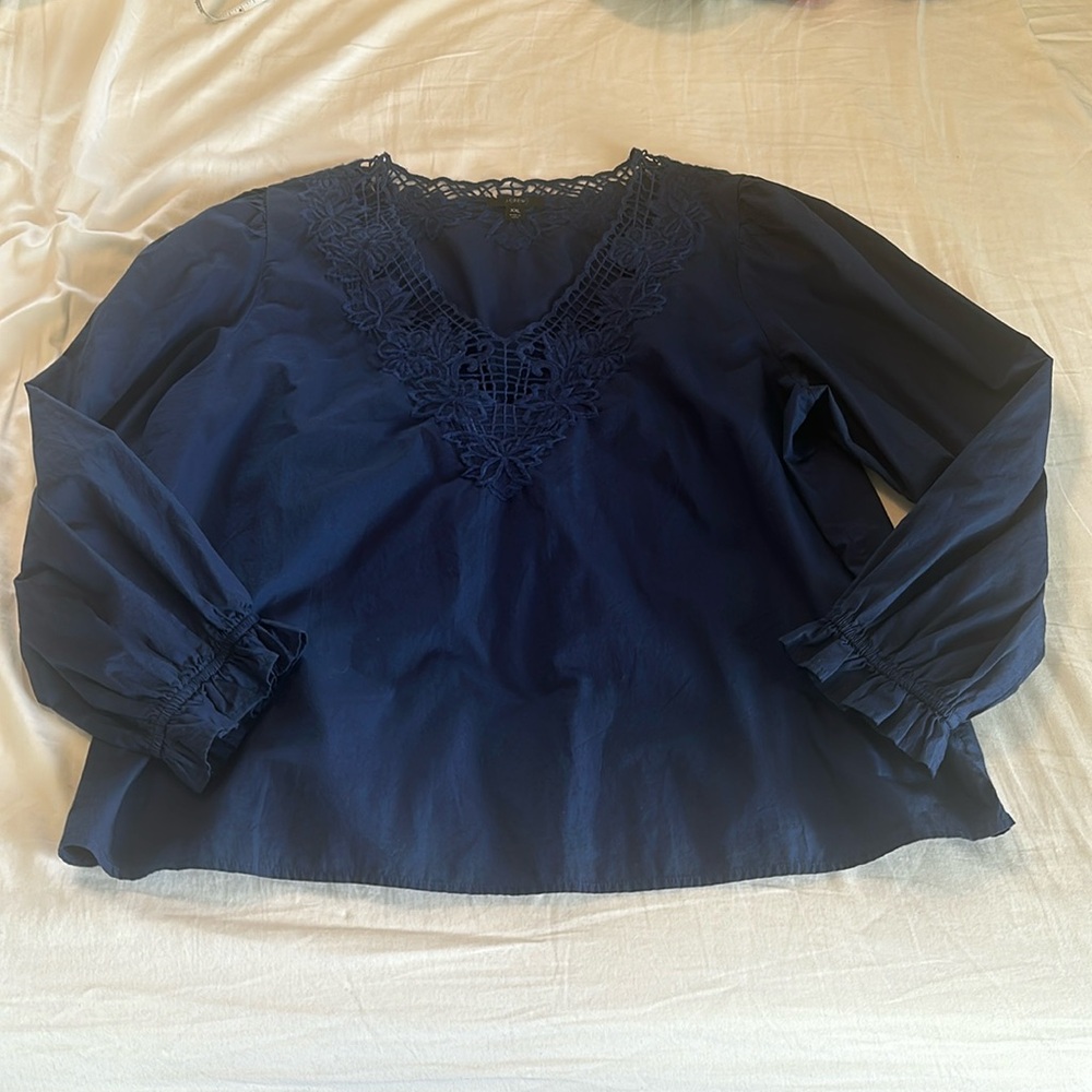 J Crew Women’s XXL V neck cotton blouse w/ crochet detail & ruffle cuff detail